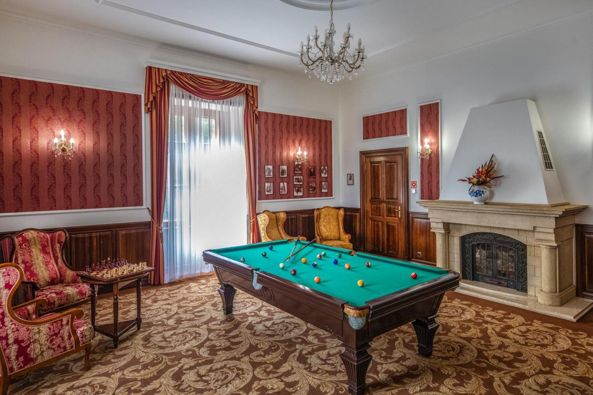 Kastelyhotel Sasvar Resort Парадшашвар Экстерьер фото