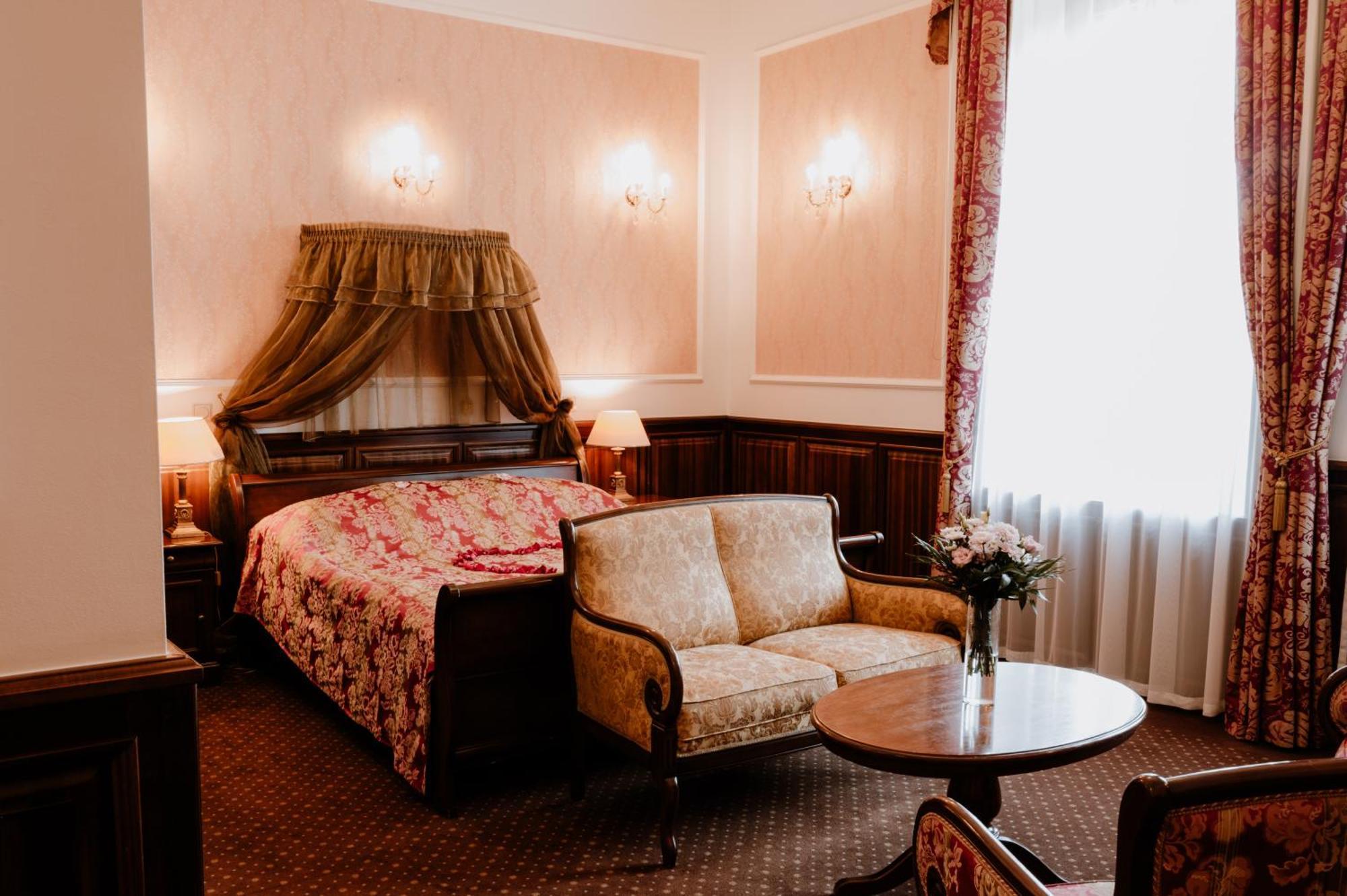 Kastelyhotel Sasvar Resort Парадшашвар Экстерьер фото