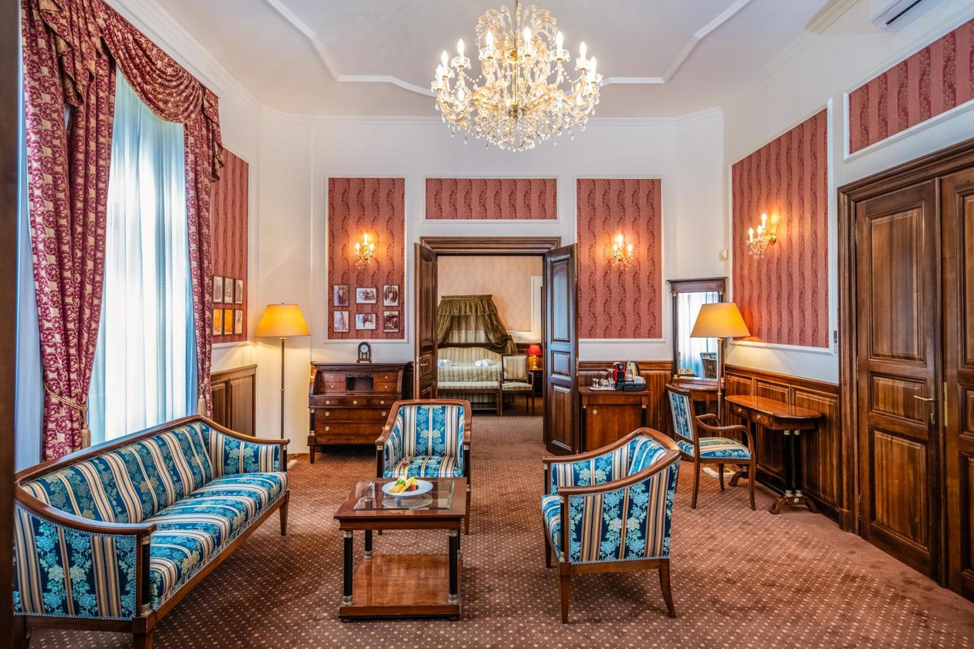 Kastelyhotel Sasvar Resort Парадшашвар Экстерьер фото