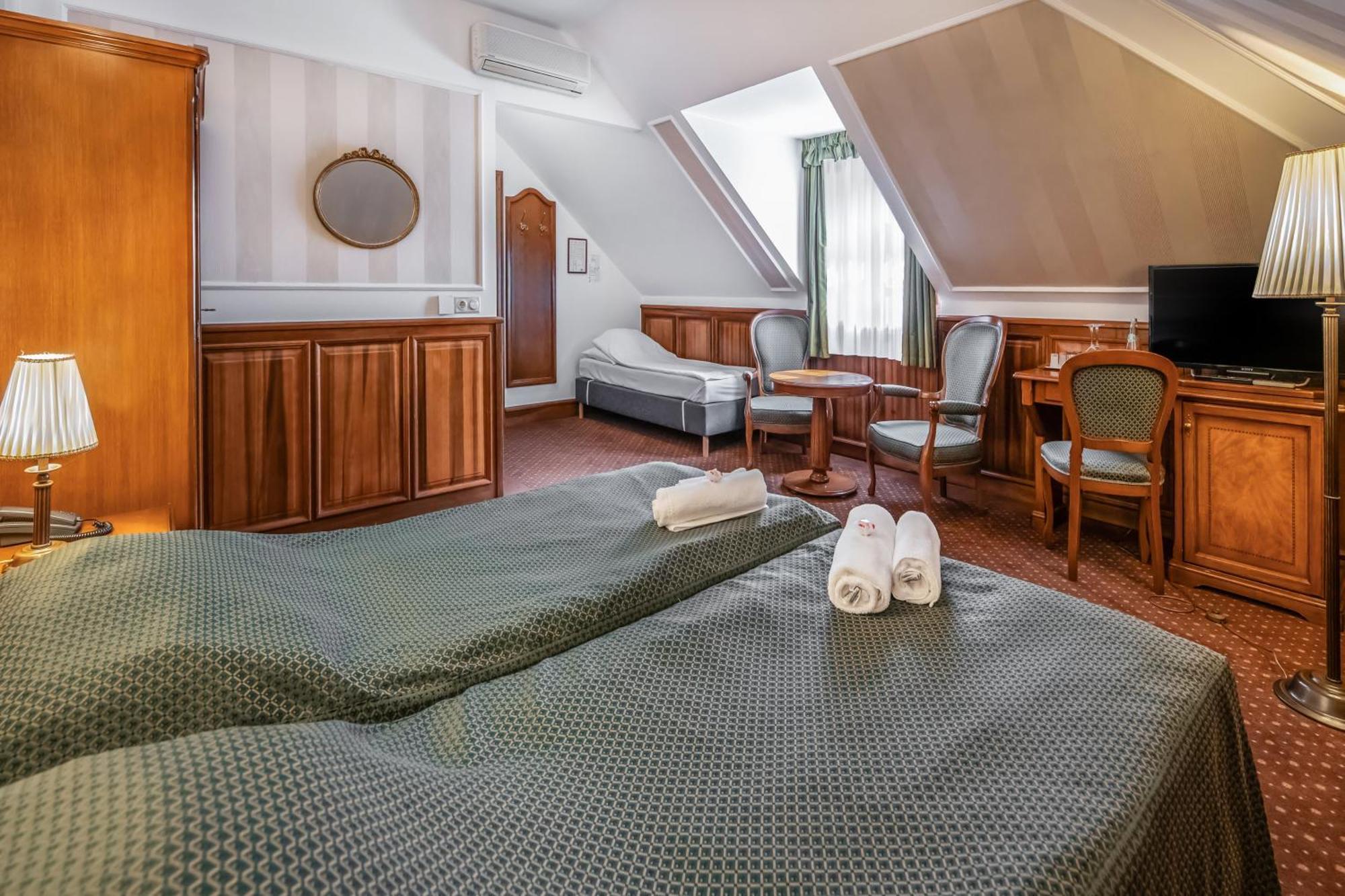 Kastelyhotel Sasvar Resort Парадшашвар Экстерьер фото