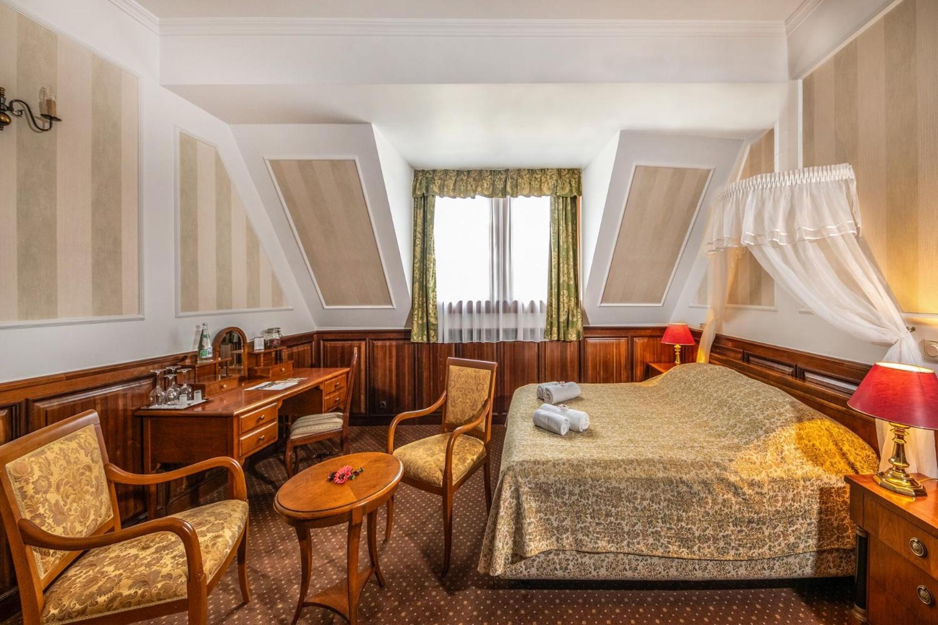 Kastelyhotel Sasvar Resort Парадшашвар Экстерьер фото